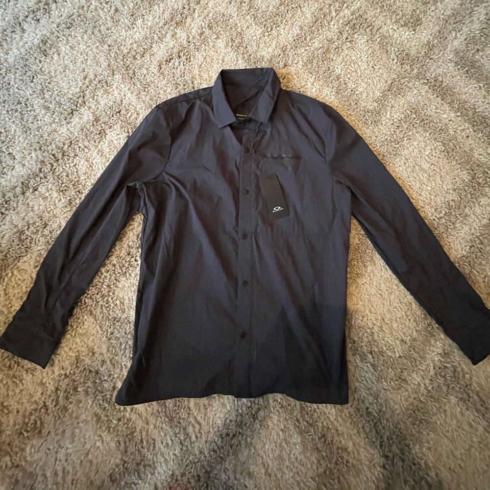 Men’s collared shirt.